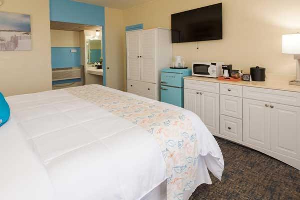 King Room with Ocean View - Upstairs at Gaido's Seaside Inn, photo 4